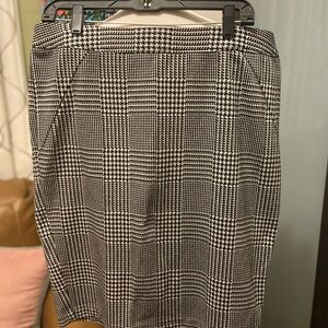 Classic Black and White Houndstooth Skirt